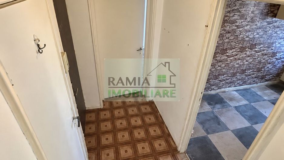 Apartament 3 camere Tractorul, ideal pentru renovare și personalizare - Poză 5