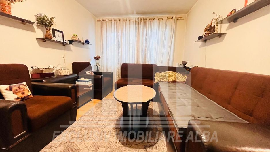 Apartament 3 camere Cetate-Closca, etaj 2, finisat - Poză 2