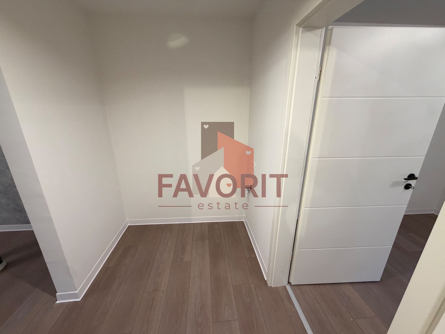 Disponibil imediat. Centrala proprie. Renovat integral - Poză 14