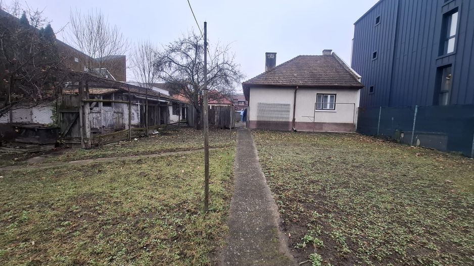 Spațiu cu potențial dublu: locuință sau sediu! - Poză 1