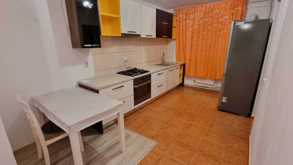 Apartament insorit, centrala termica proprie, boxa depozitare la subsol. - Poză 2