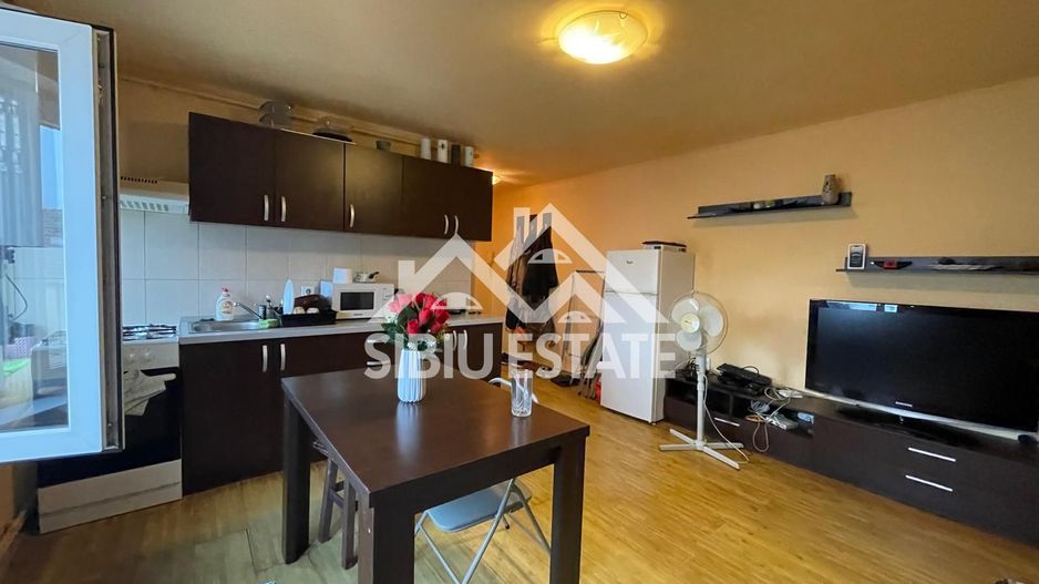 Apartament luminos cu 2 camere, la mansardă, în zonă căutată - Poză 7