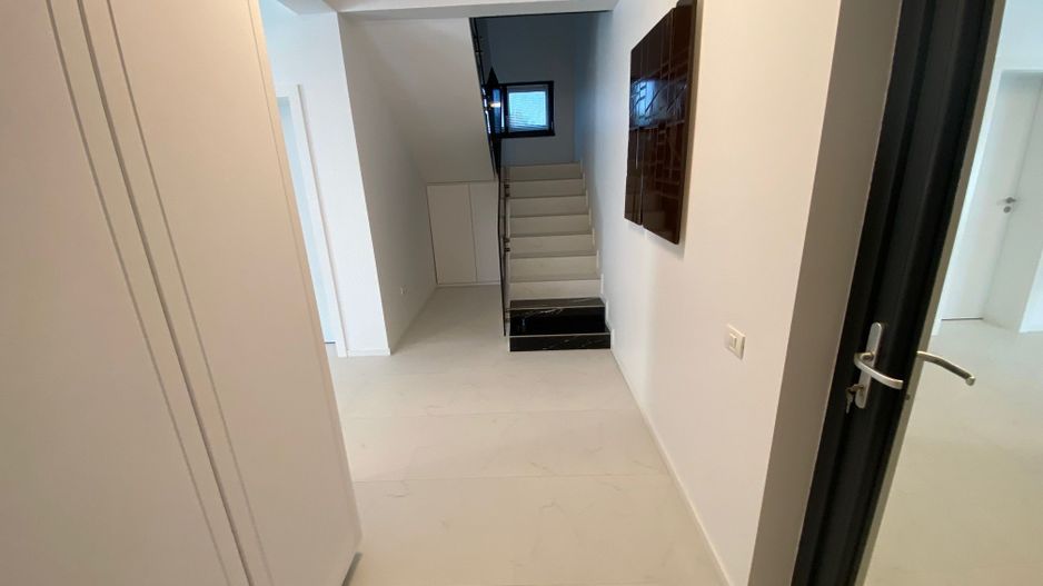 Casa moderna în Dumbravita - Ikea cu garaj - Poză 4