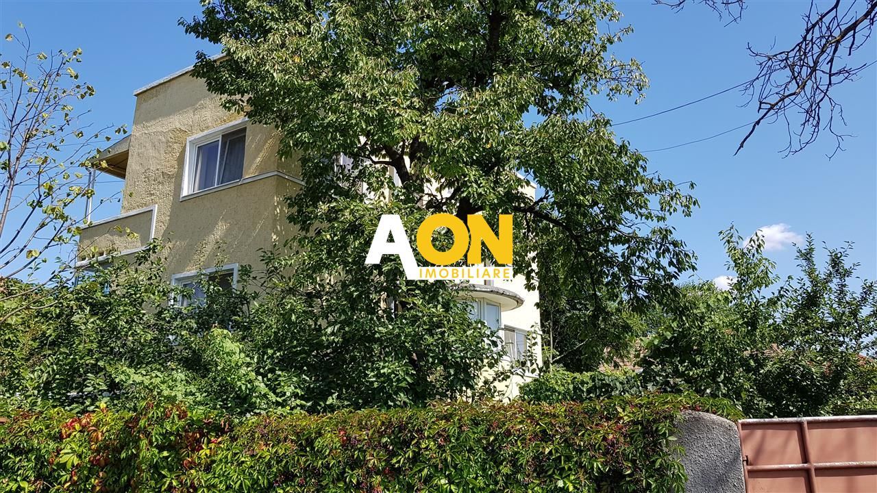 Casa situata in imediata apropiere a Cetatii - Poză 2