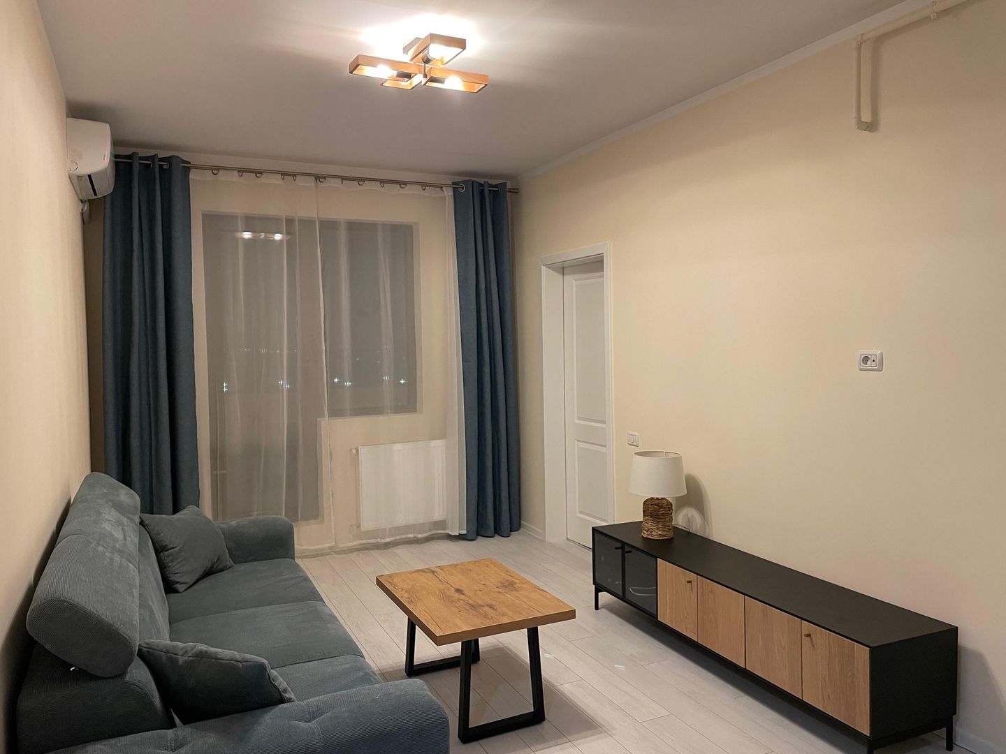 De Închiriat Apartament 2 Camere, Centrală, Parcare, Confort Urban - Poză 1