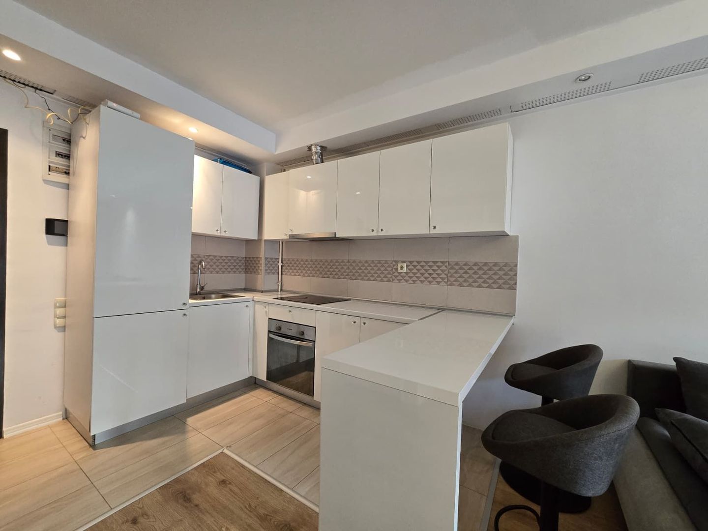 COSMOPOLIS - Apartament cu 2 camere tip studio, mobilat si utilat. - Poză 5