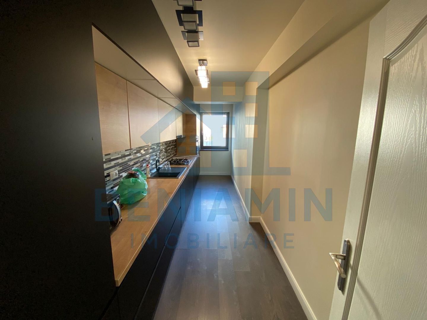 Apartament modern 3 camere-Zona Ciuperca-Loc de parcare-Disponibil - Poză 8