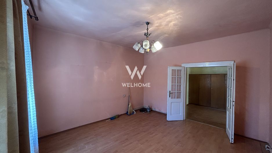 Casa in Piata Cluj, P+Demisol, curte comuna - Poză 9