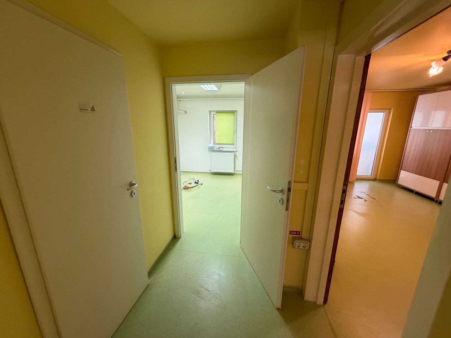 Spațiu parter cu destinație mixtă, zona fostă Lidia – 67 mp - Poză 2