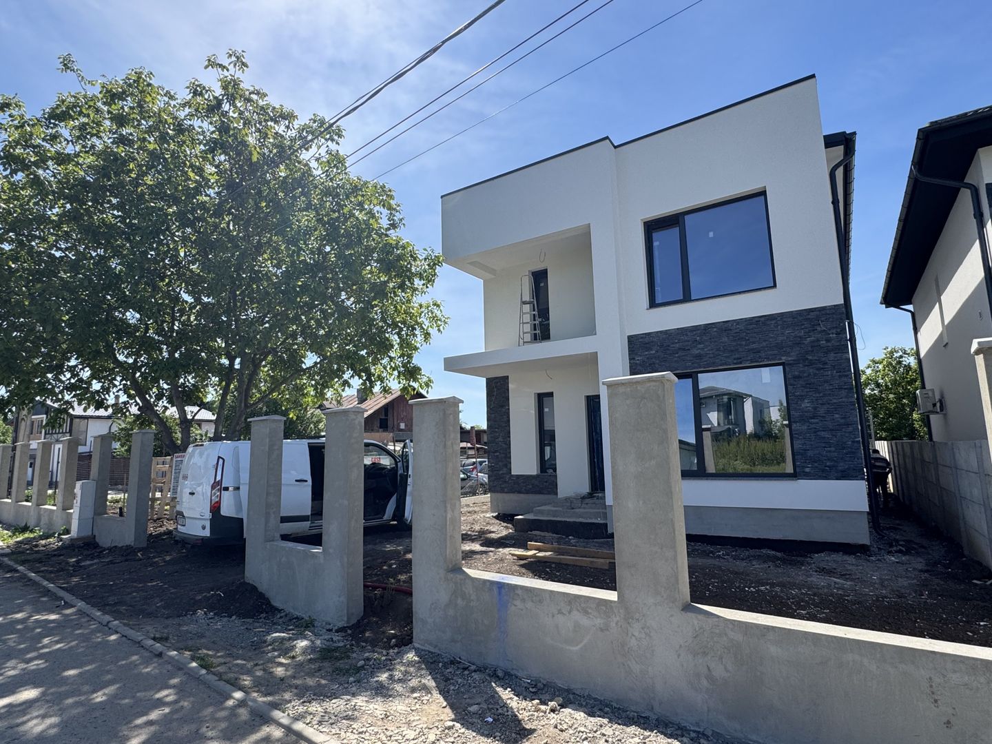 Individuala Tunari central, toate utilitatile, curte MARE 520m2 - Poză 1