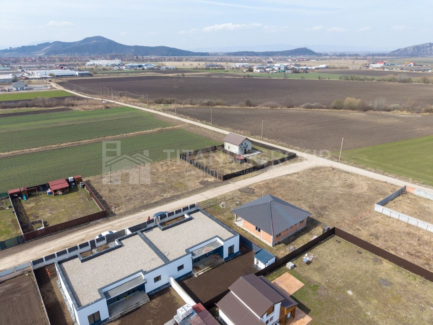 Teren 500 mp, împrejmuit, curent și internet pe teren, cu proiect și autorizație - Poză 21