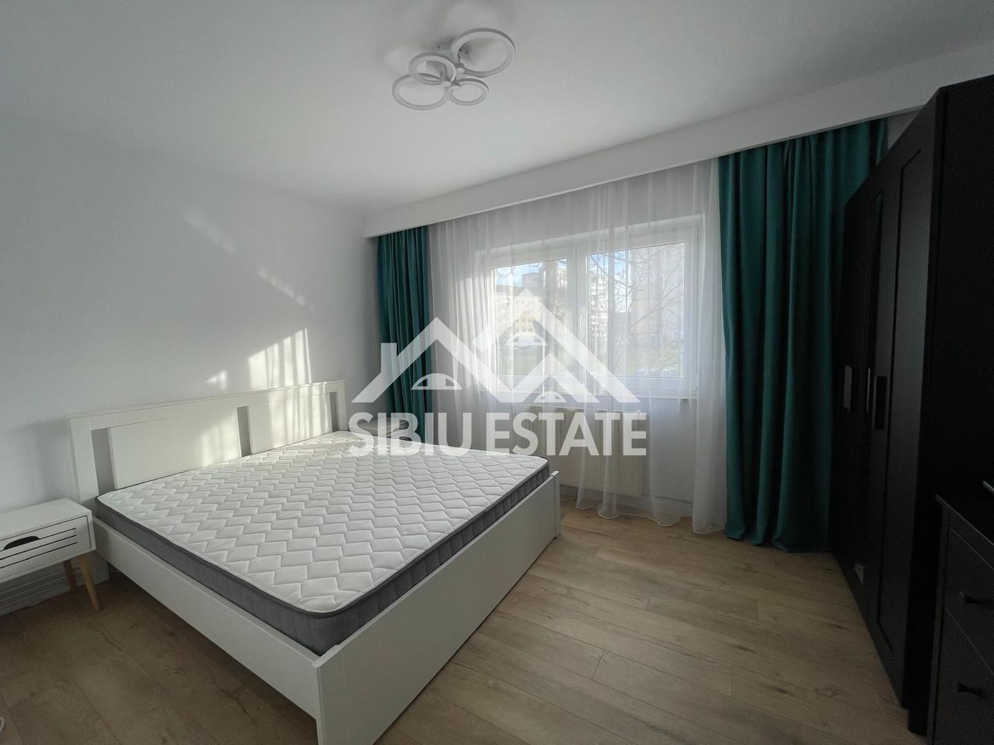 Apartament de vanzare decomandat, 3 camere, balcon s.utila 55 mp. - Poză 3