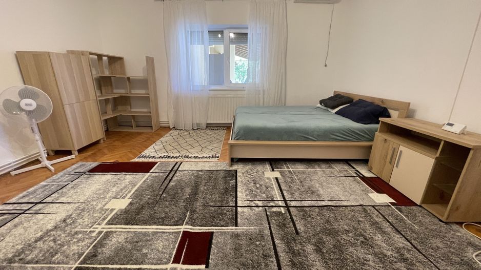 Casa cu teren frumos si garaj zona Mehala - Poză 5