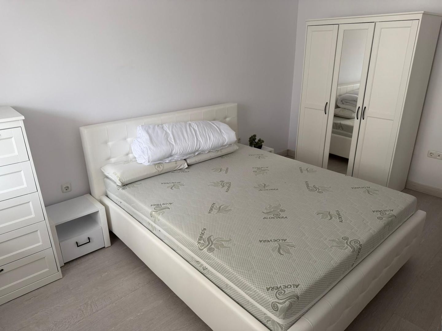 Apartament modern cu 3 camere de inchiriat in zona ultra-centrala - Poză 1
