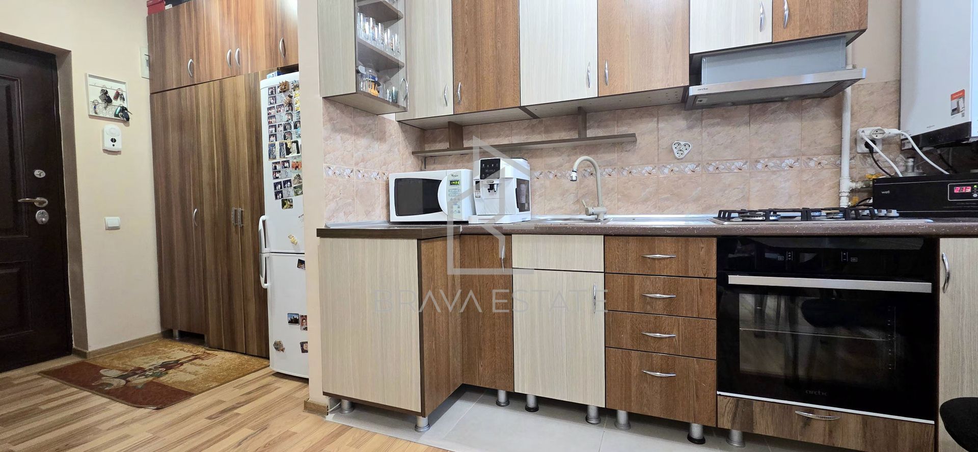 Apartament 3 camere , 43mp , 2 balcoane, zona Eroilor Floresti - Poză 2