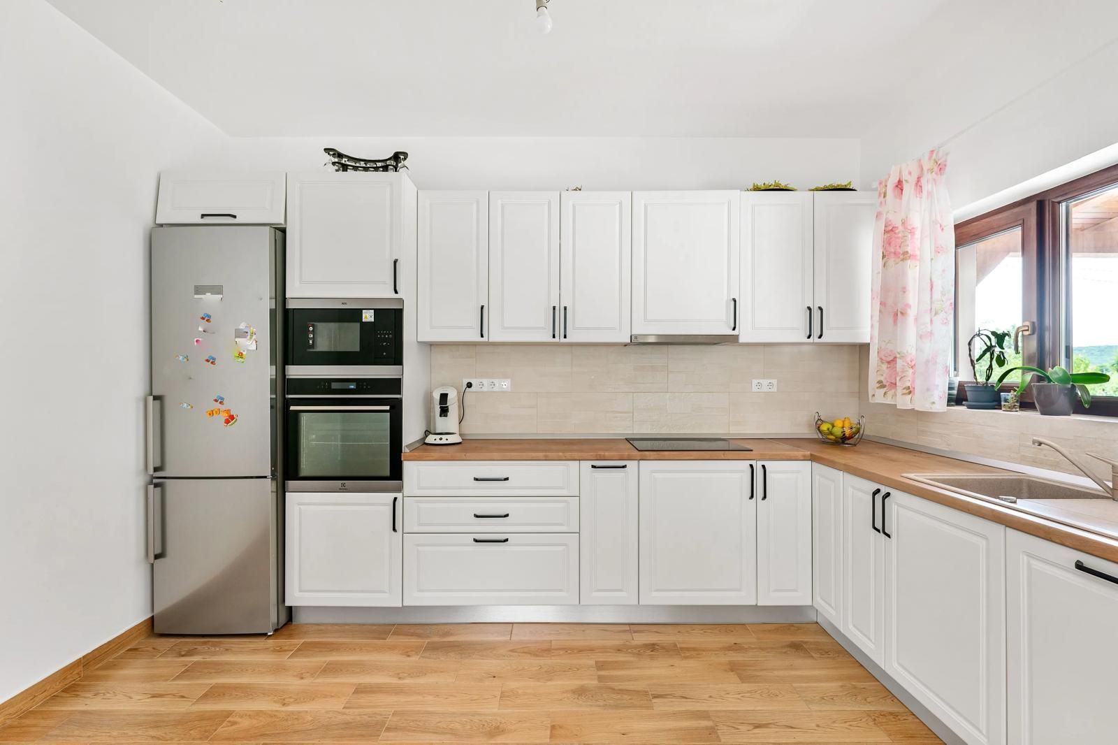De inchiriat Casa moderna 160 mp teren 1000 mp Tocile Sadu - Poză 4