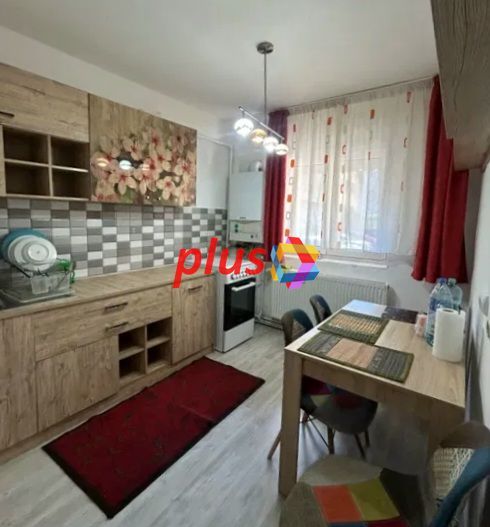 Apartament cu patru camere, zona Florilor/Craiter , 80 mp - Poză 2
