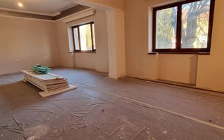 Spatiu Comercial Renovat cu Curte Interioara 7 Euro/mp - Poză 4