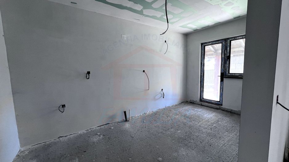 Vanzare casa P+M in Sendreni( in spatele Primariei), pret 99 000 euro - Poză 26