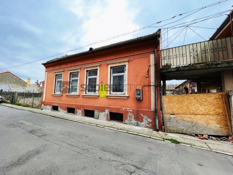 Casa situata ultracentral cu proiect autorizat - Poză 1