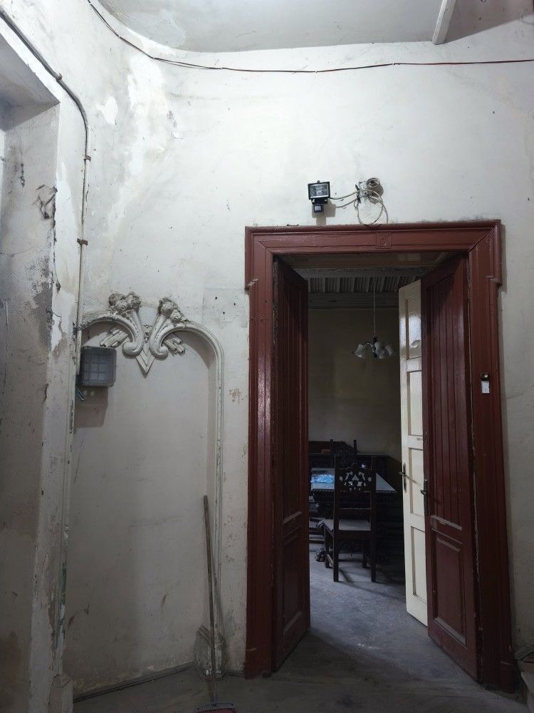 Casă cu farmec istoric în zonă protejată Rosetti, ideală pentru restaurare - Poză 8