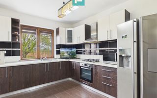 Casă spațioasă în Sântana - Poză 20