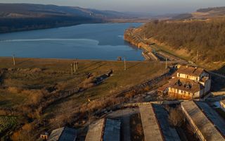 Fosta Ferma a Partidului de la Horgesti - de vanzare - Poză 2