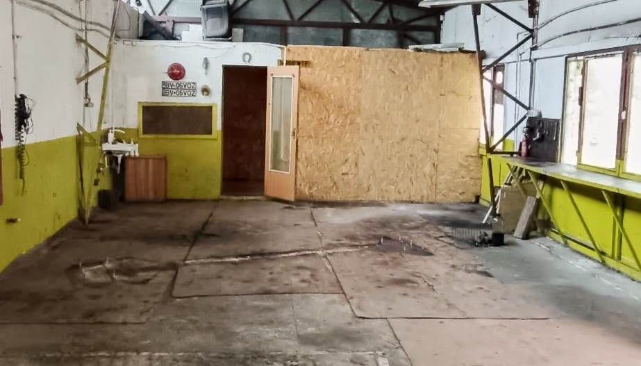 Proprietate cu 2 hale si casa la inchiriat,teren 1350mp - Poză 11
