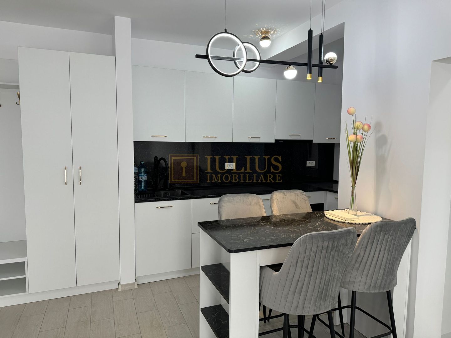 Zona Linistita-Mobilat utilat complet -bloc nou - Poză 6