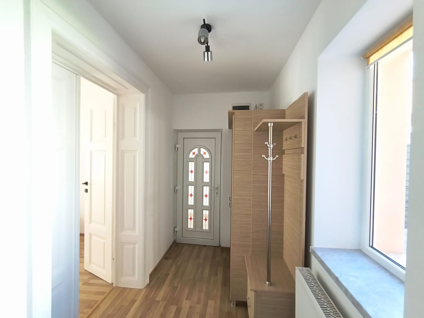 De închiriat: vilă renovată, Mihai Eminescu. 1 000 E/lună. Comision 0 - Poză 8