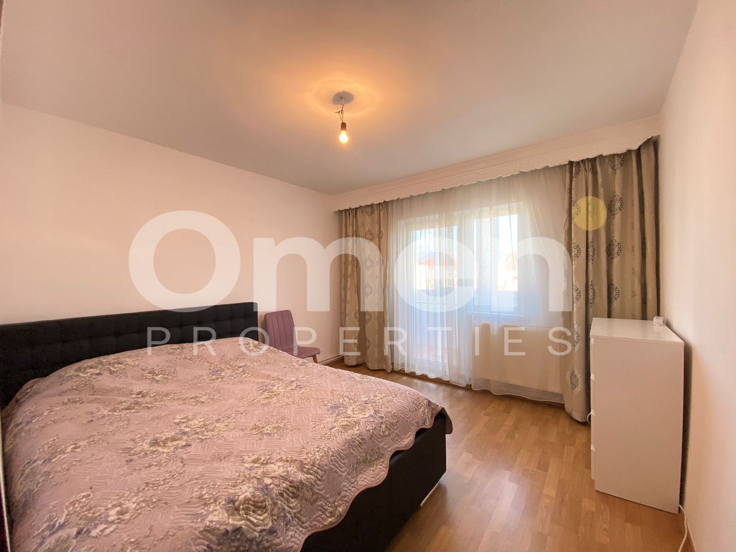 Apartament spatios cu 4 camere decoamndat, zona Republicii - Poză 1
