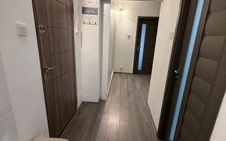 Apartament 3 camere Piata Centrala et 2,renovat toatal - Poză 1