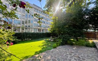 Spre Vânzare Proprietate remarcabilă cu 6 camere în inima Iașului ! - Poză 1