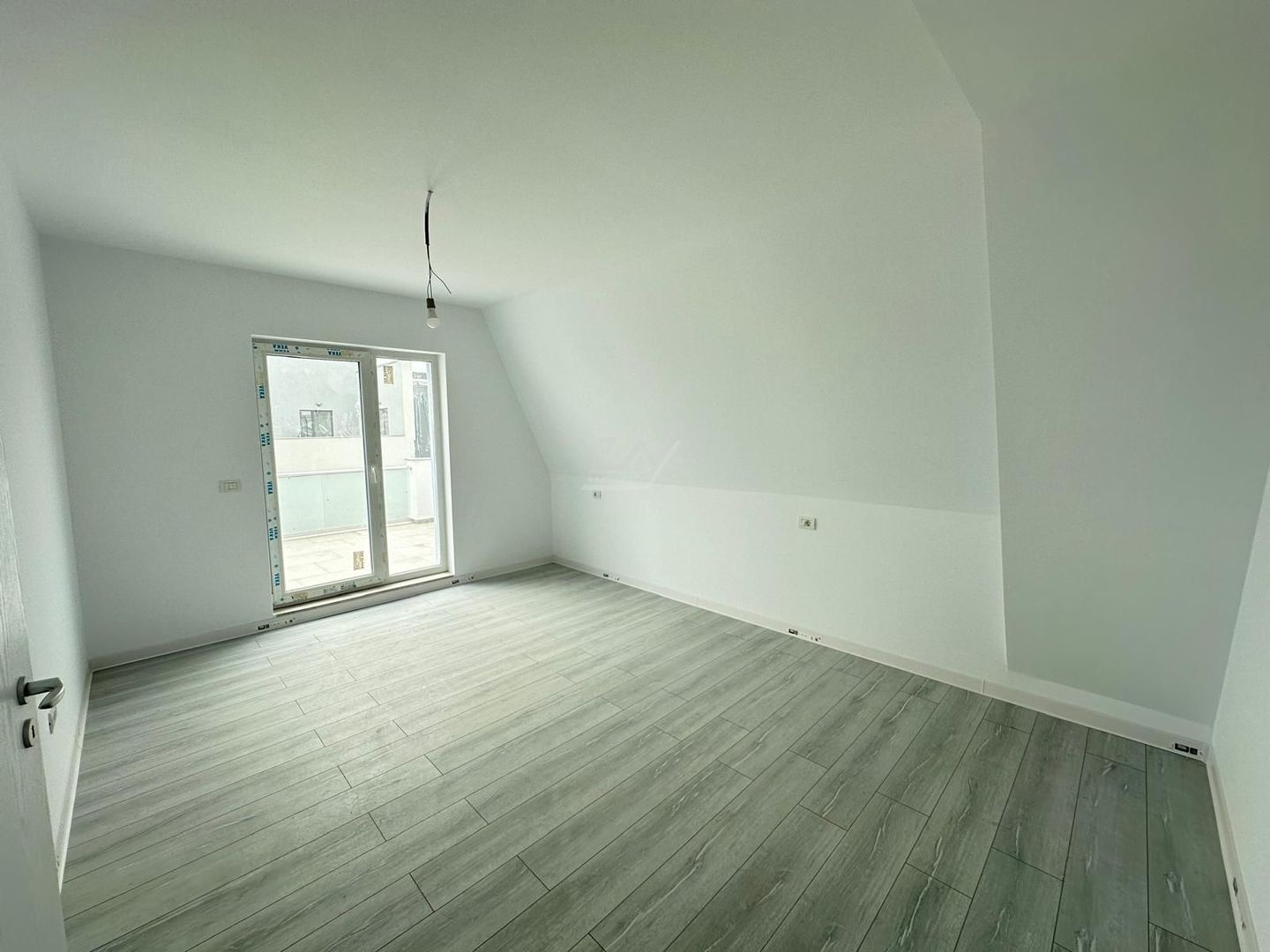 Lift. 2 terase 17 mp. 2 bai. 2 locuri de parcare. Decomandat. - Poză 6