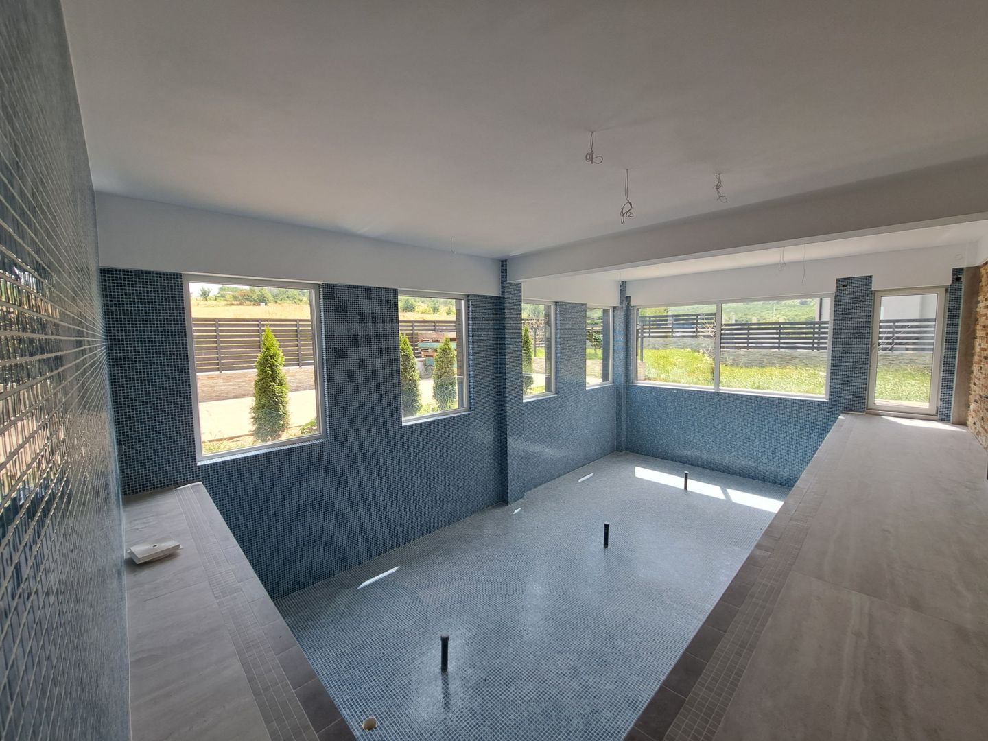 Vilă modernă premium cu piscină interioară, teren 1200 mp și panoramă - Poză 5