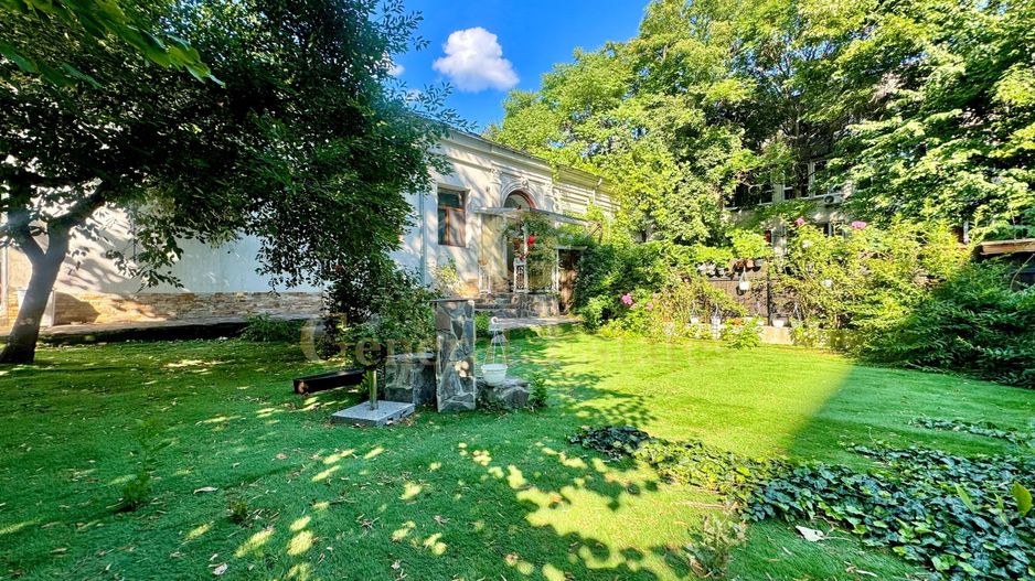 Spre Vânzare Proprietate remarcabilă cu 6 camere în inima Iașului ! - Poză 17