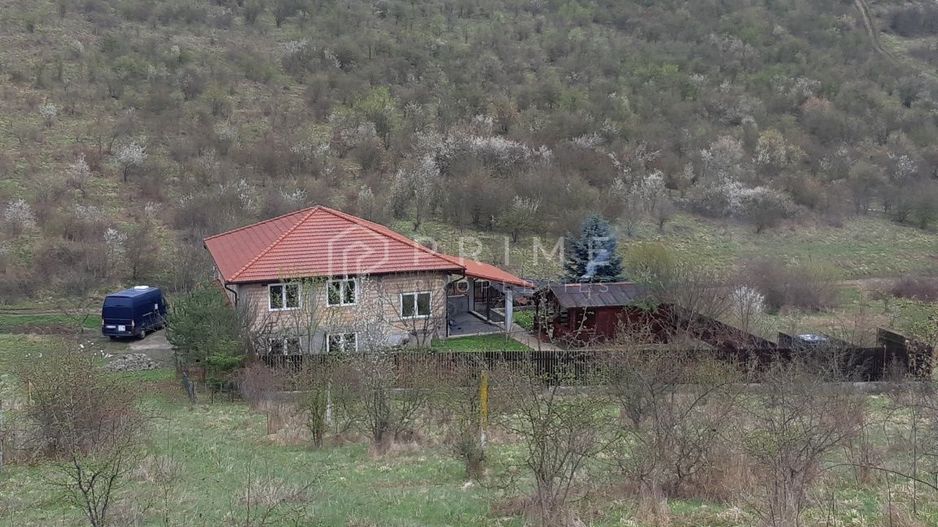 Casa la rosu de vânzare sau schimb cu apartament în Tg Mureș - Poză 2