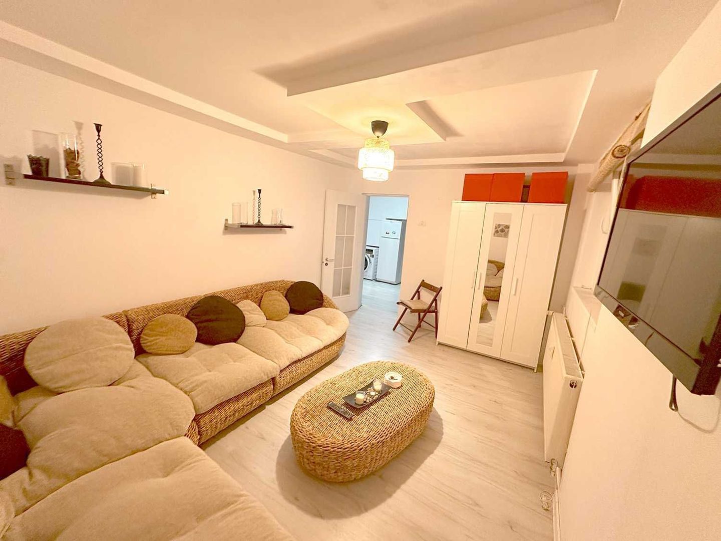 De închiriat – Apartament 2 camere decomandat | Mega Mall - Poză 1