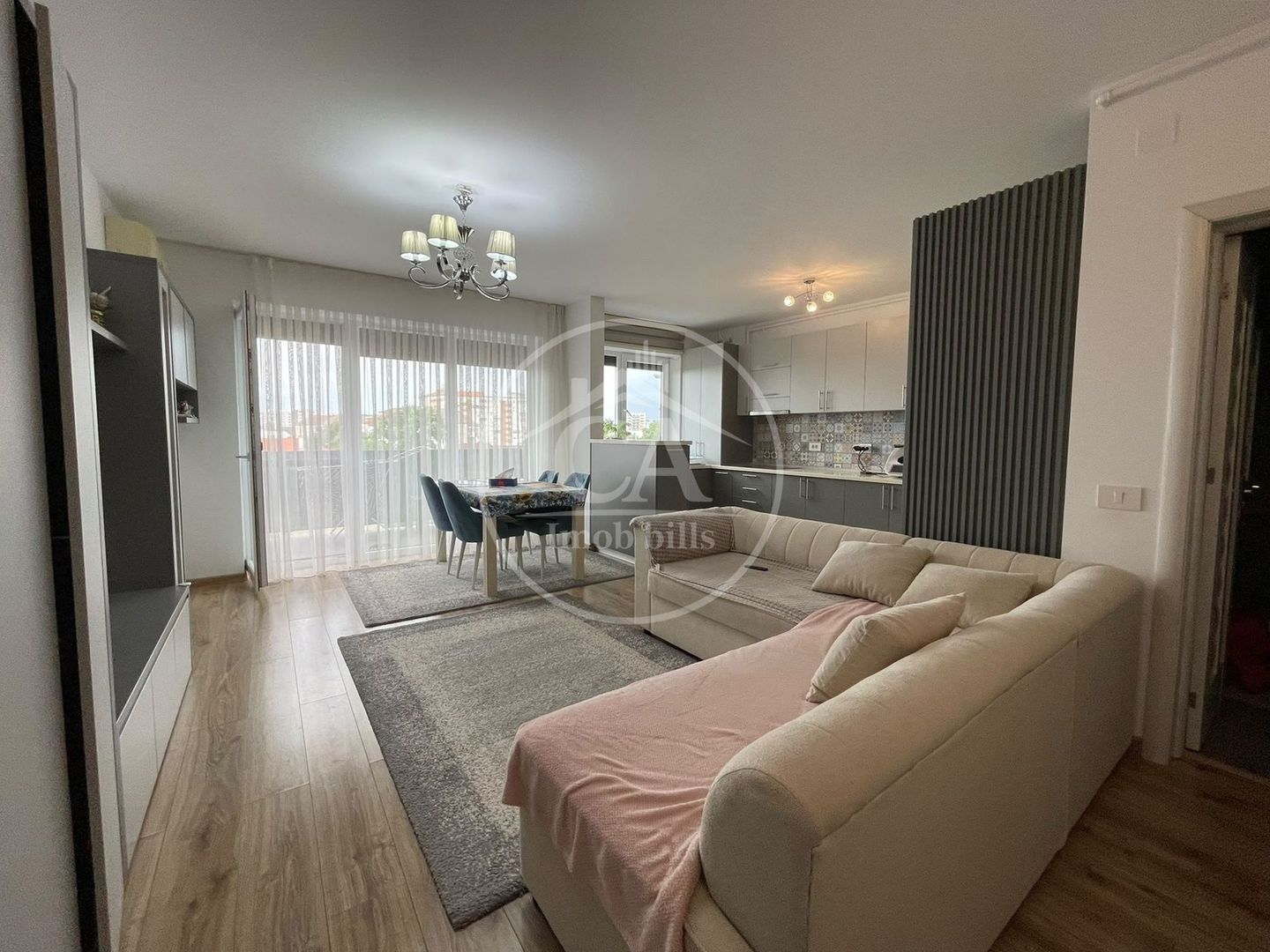 Apartament de vanzare cu 3 camere în zona Calea Aradului, Oradea - Poză 3