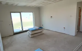 Case pe parter Tunari, zona linistita, curte MARE 350m - Poză 11