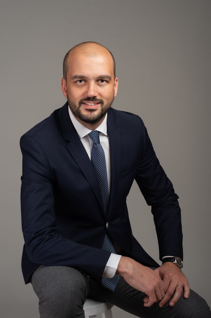 DANIEL RUS