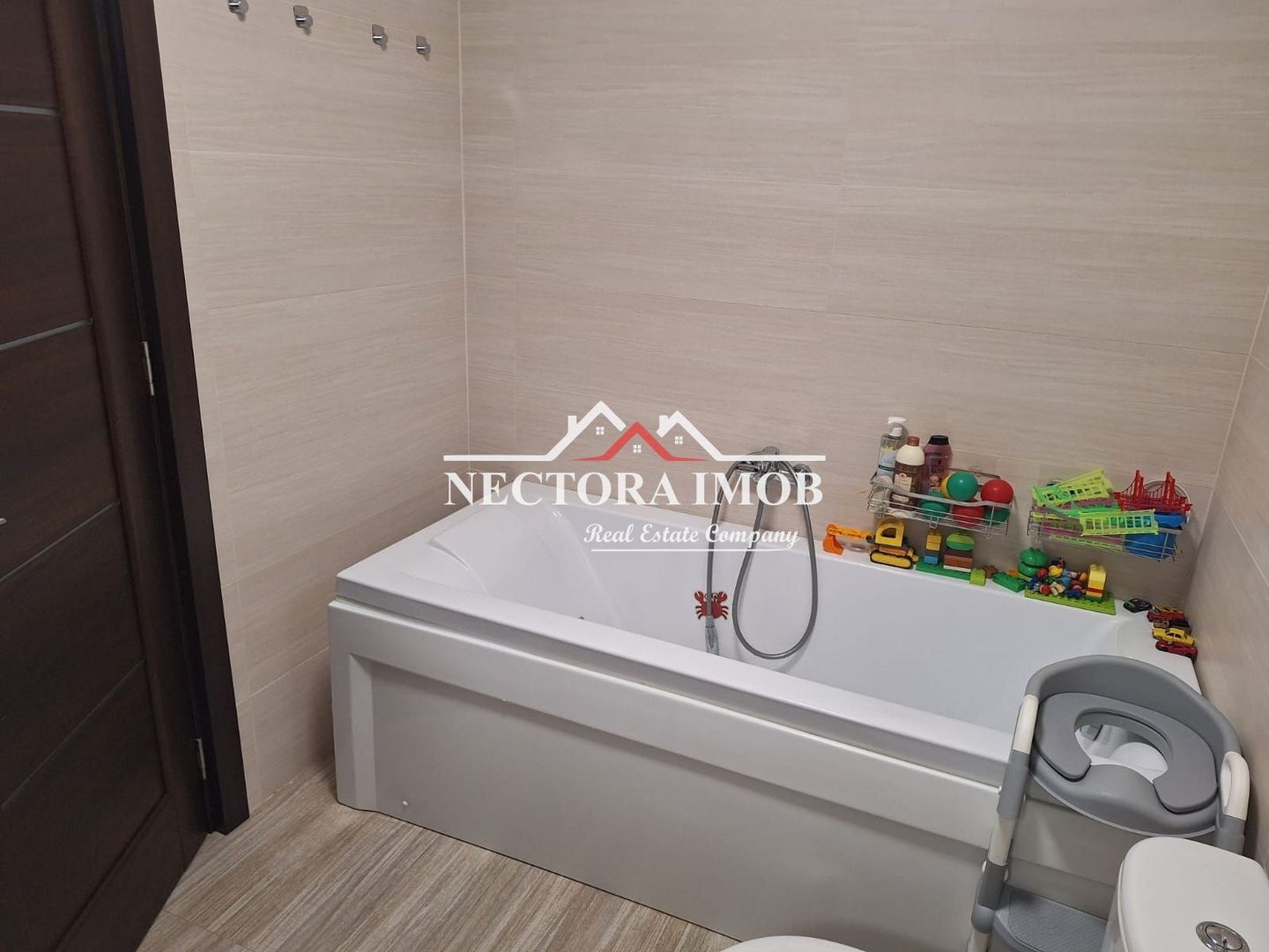 NECTORA IMOB-Casa moderna 118 mp utili + 800 mp teren Cartier Balcescu - Poză 11