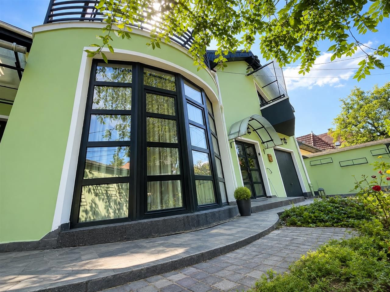Vila individuala, arhitectura aparte, garaj, terasa, balcon, Semicentral, Targu - Poză 4