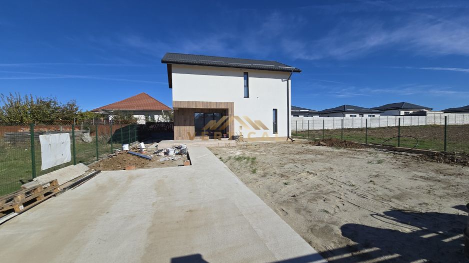 De vanzare! Vila cu un teren superb in comuna Berceni - Poză 1