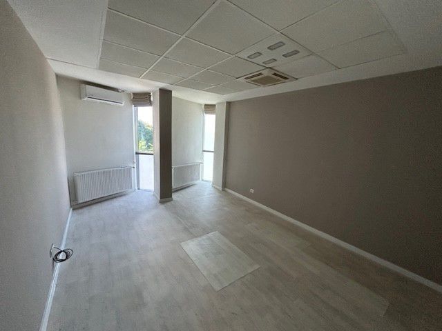 Inchiriere cladire moderna pentru clinica privata sau birouri - Poză 32