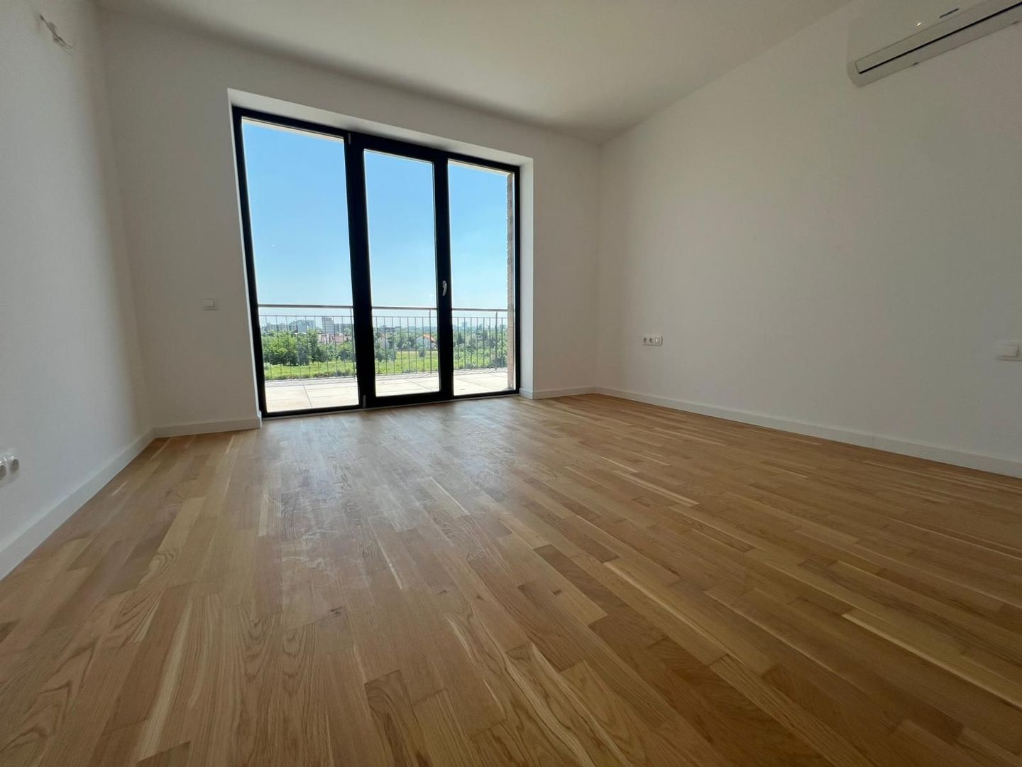 Apartament 2 Camere | Balcon cu Vedere spre Lac | Aproape de Metrou - Poză 6