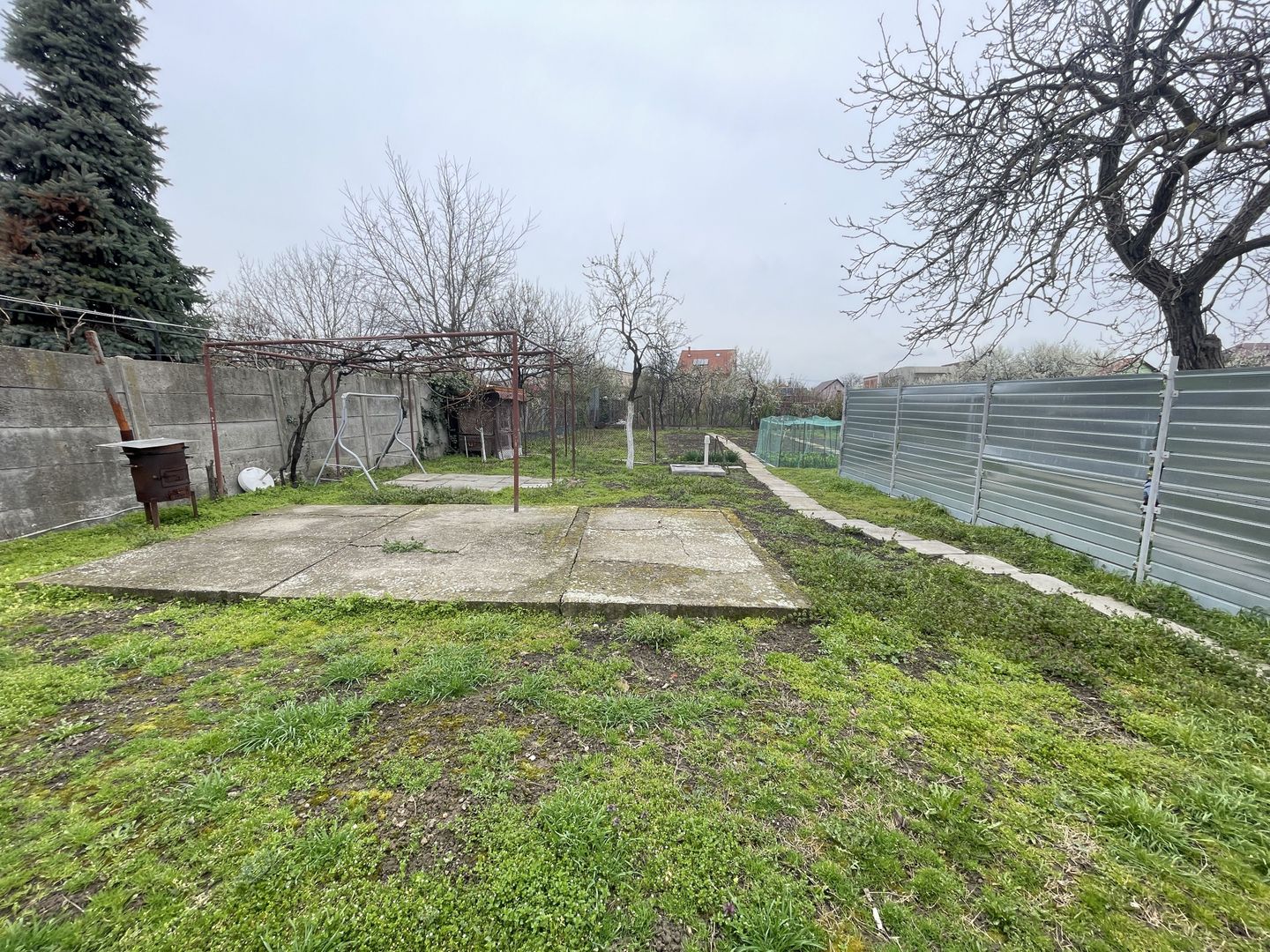 Casa de vanzare cu teren generos - Poză 13