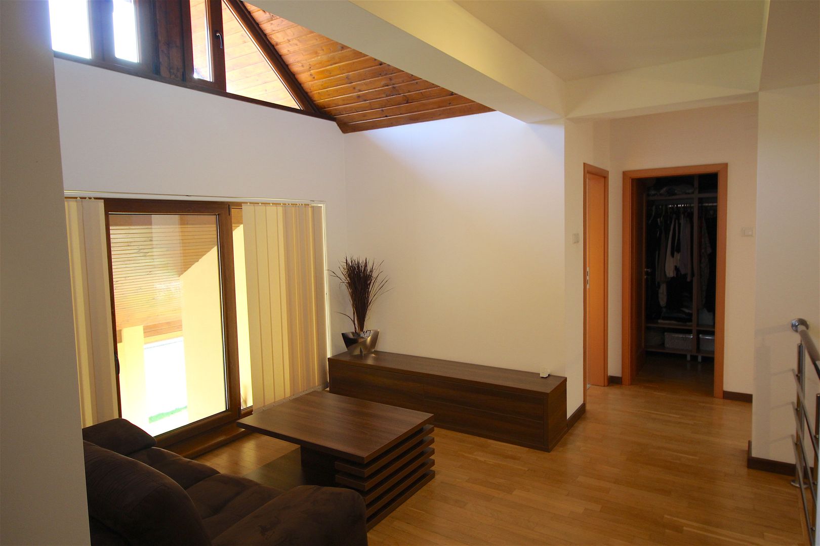 Casă / Vilă cu 5 camere de vânzare în zona Dumbravita - Poză 11