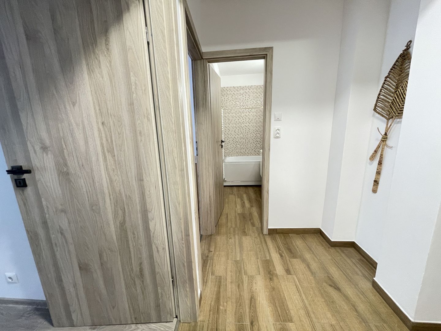 Amenajat complet, mobilat și utilat, totul nou - Poză 13