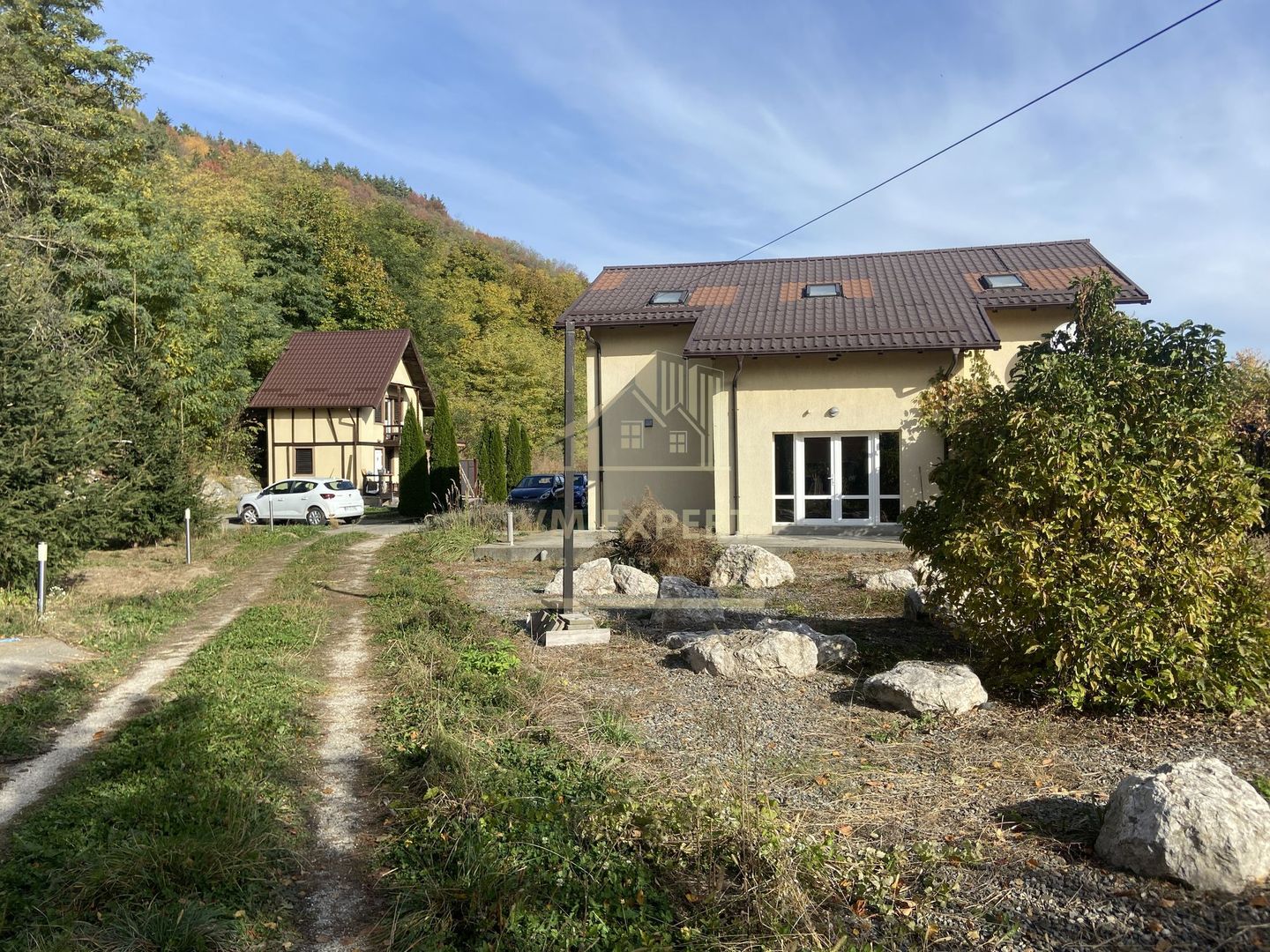 VILA CAMPULUNG, TEREN 4200 MP, PRET 259000 EURO - Poză 10